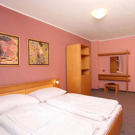 Hotel Trend Plzen Ruang foto