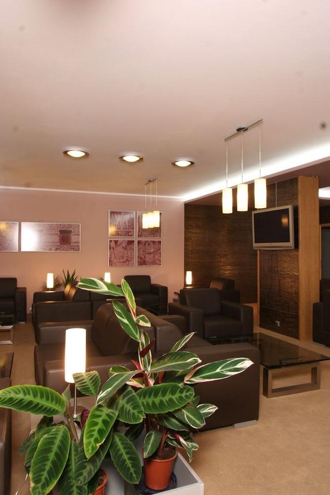 Hotel Trend Plzen Bagian luar foto