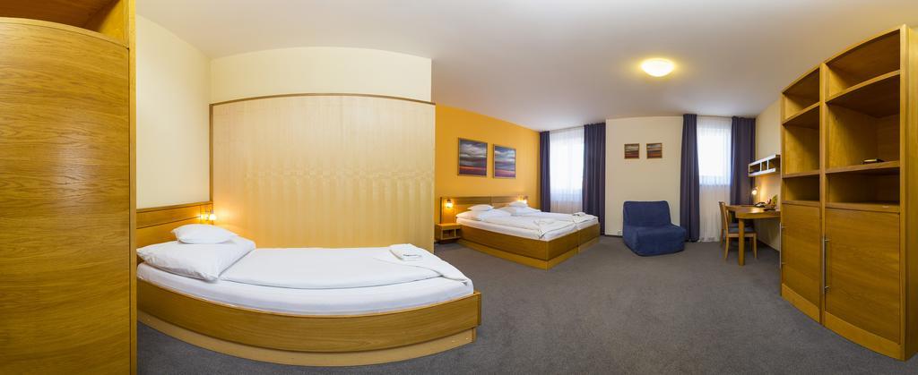 Hotel Trend Plzen Bagian luar foto