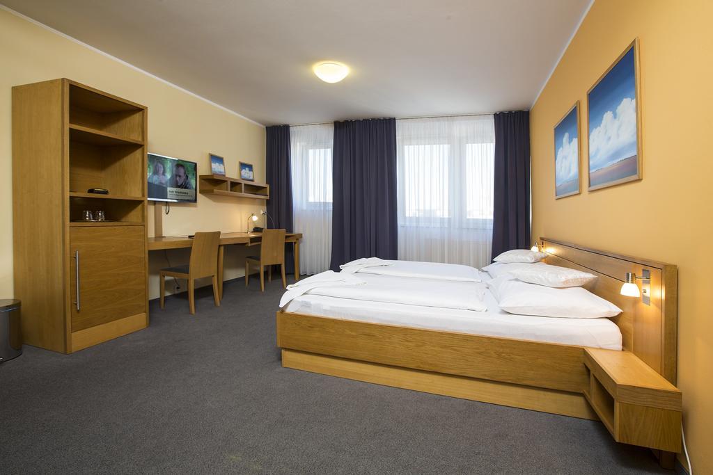 Hotel Trend Plzen Bagian luar foto