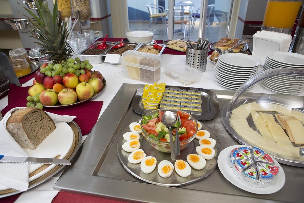 Hotel Trend Plzen Bagian luar foto