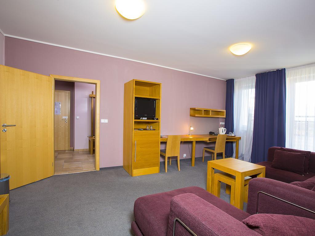 Hotel Trend Plzen Bagian luar foto