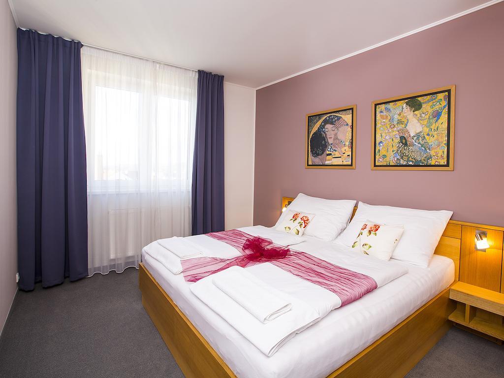Hotel Trend Plzen Bagian luar foto