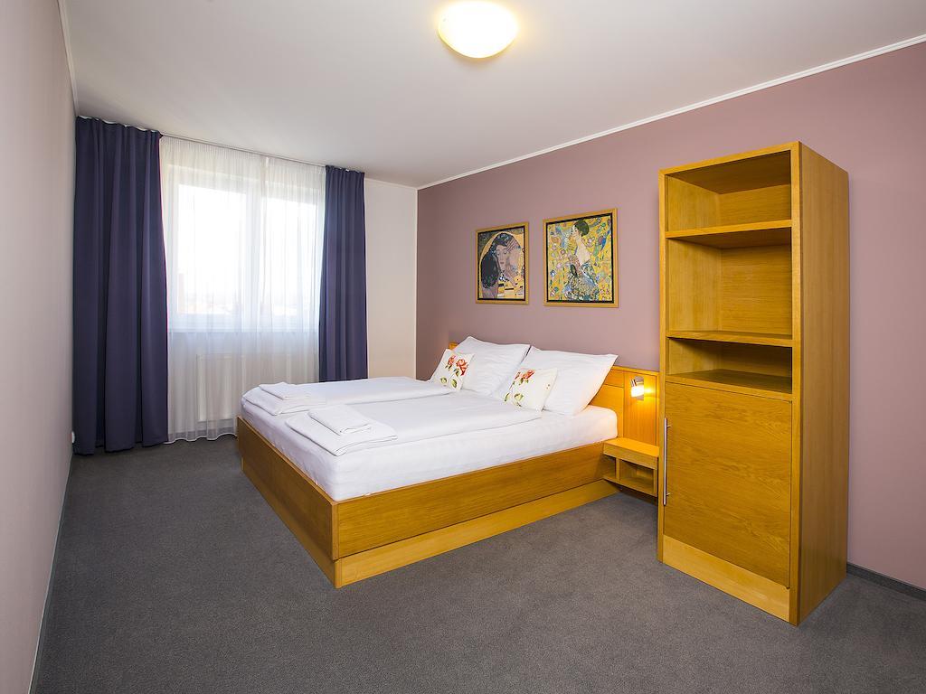 Hotel Trend Plzen Bagian luar foto