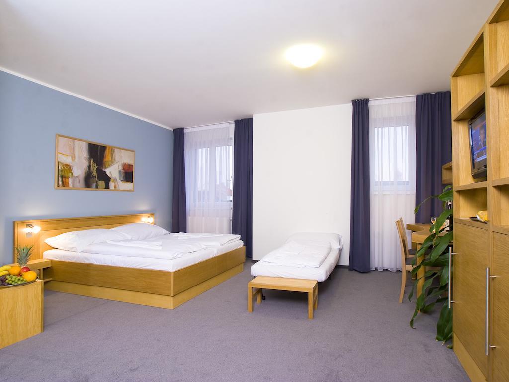 Hotel Trend Plzen Bagian luar foto