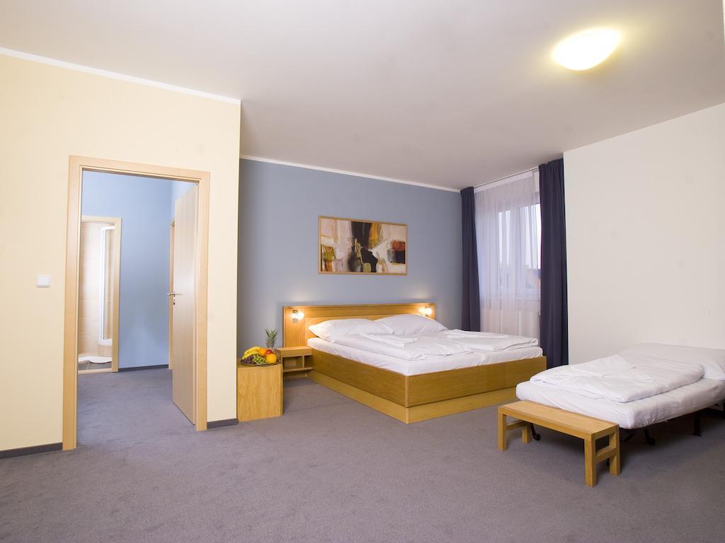 Hotel Trend Plzen Bagian luar foto
