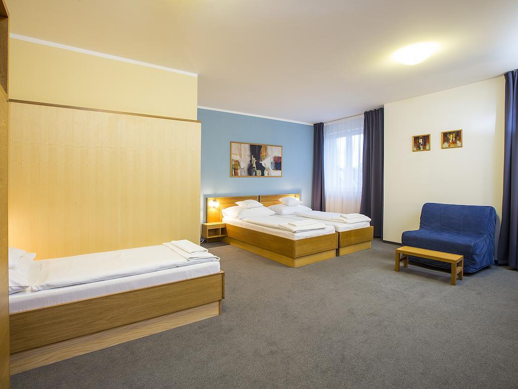 Hotel Trend Plzen Bagian luar foto