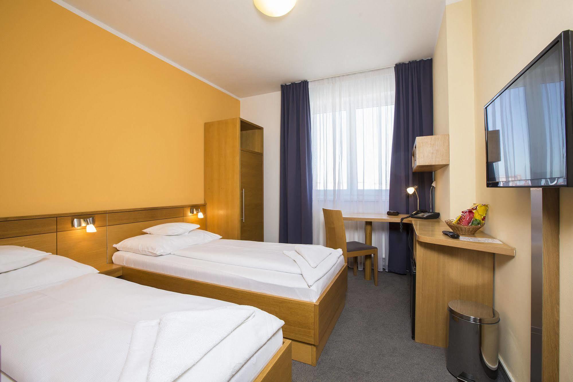 Hotel Trend Plzen Bagian luar foto