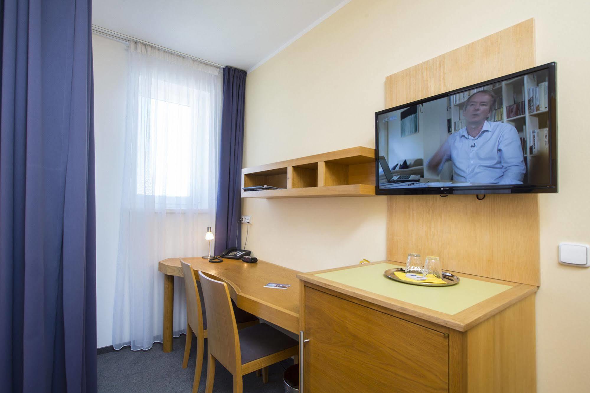 Hotel Trend Plzen Bagian luar foto