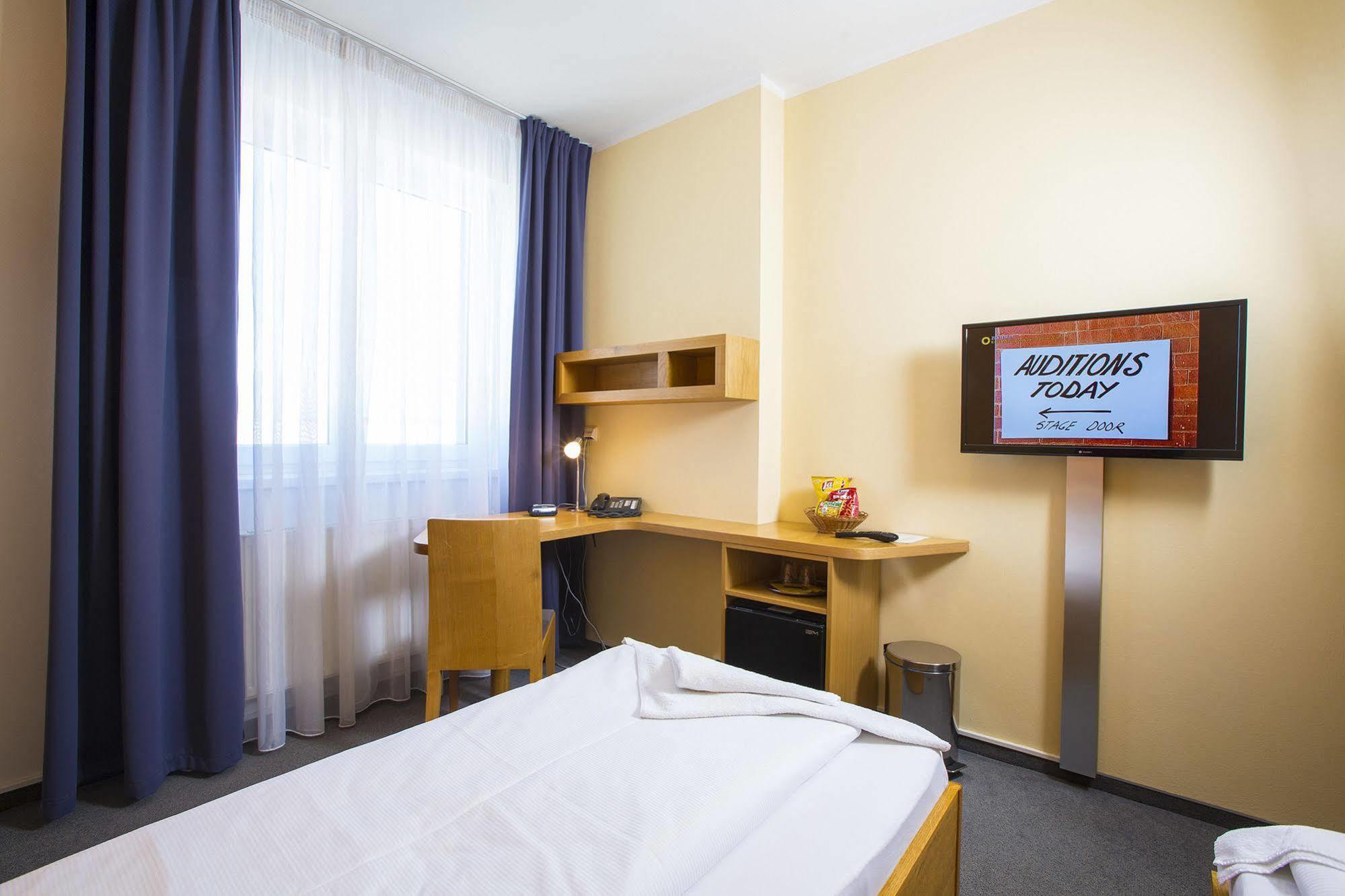 Hotel Trend Plzen Bagian luar foto