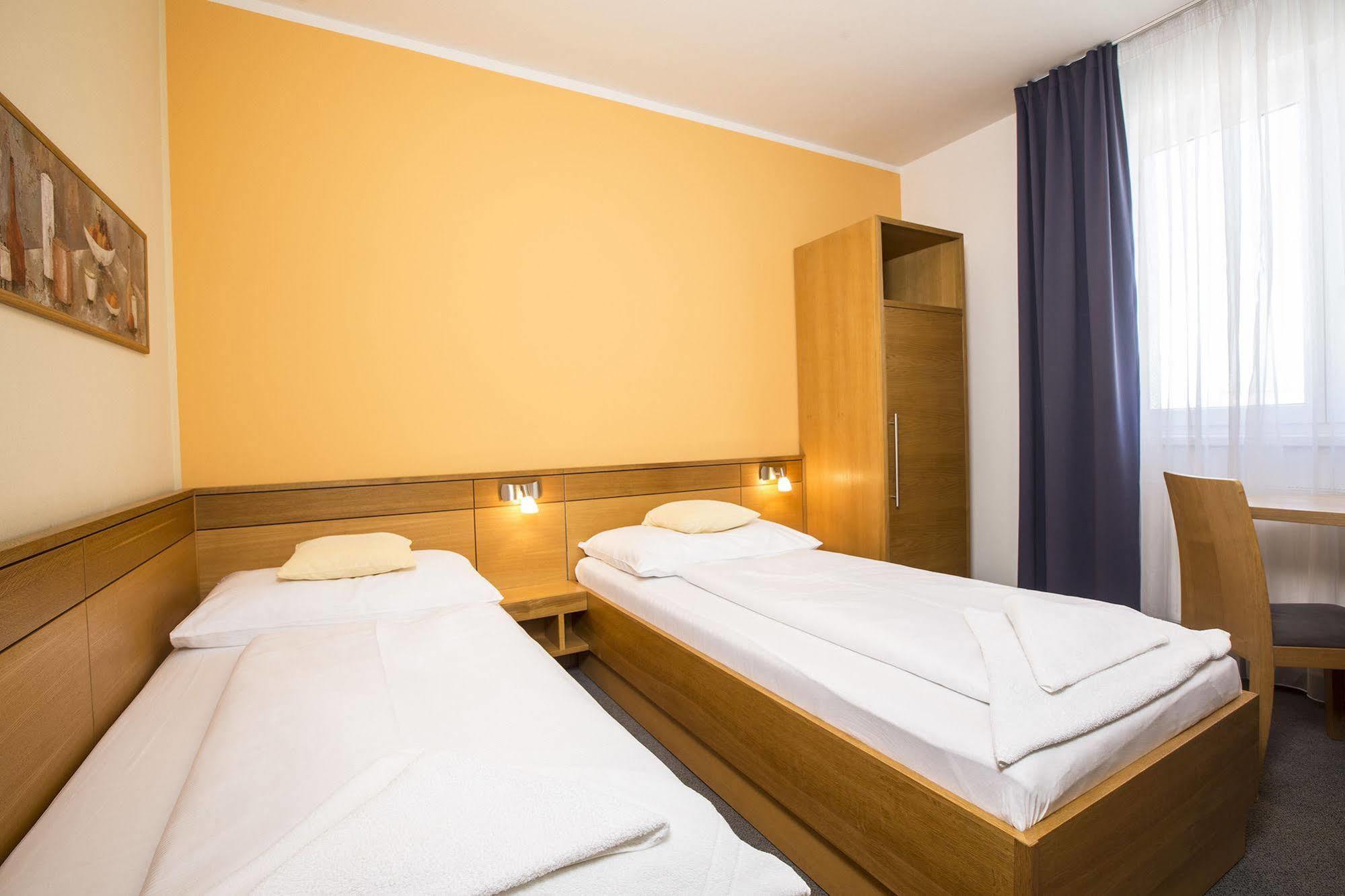 Hotel Trend Plzen Bagian luar foto