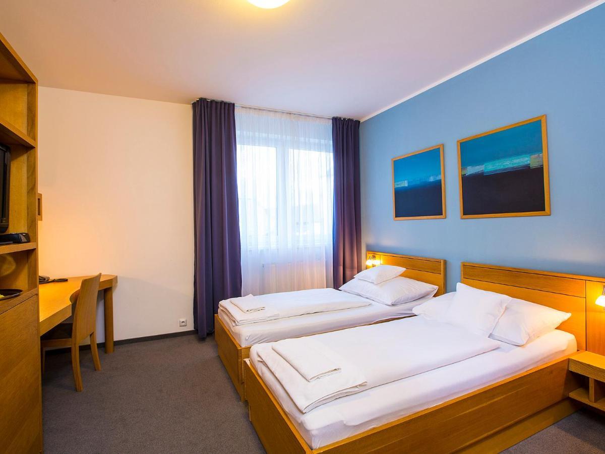 Hotel Trend Plzen Ruang foto